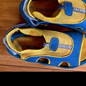Cakewalk sandals unworn